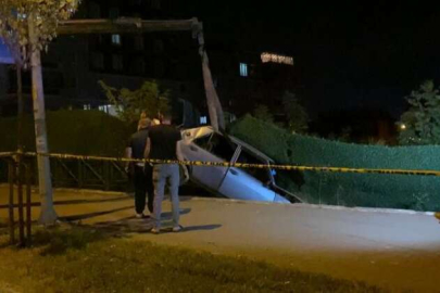 Kontrolden çıkan araç inşaat alanına uçtu: 1 ölü, 1'i ağır 2 yaralı