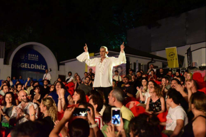 Okan Bayülgen'in yönettiği 'Richard' oyunu Bursalılarla buluştu