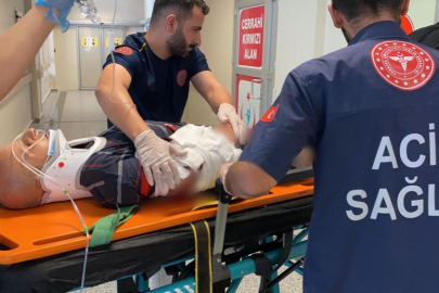 Camdan çıkarttığı kolu, kaza esnasında araçların arasında parçalandı