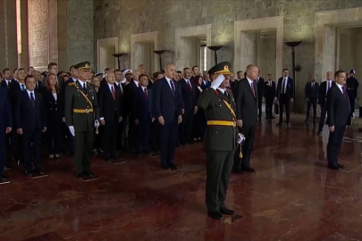 Cumhurbaşkanı Erdoğan'dan Zafer Bayramı dolayısıyla Anıtkabir'e ziyaret