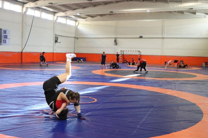 Milli kadın güreşçilerin hedefi büyük