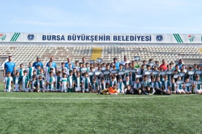 Bursaspor Futbol Okulu'nun yaz dönemi sona erdi