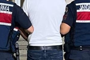 Çaldığı altınları kuyumcuda bozdurunca yakalandı