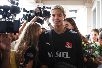 Avrupa Şampiyonu A Milli Kadın Voleybol Takımı yurda döndü