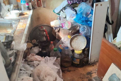 Muhtar Şaş çöp evi boşalttırdı