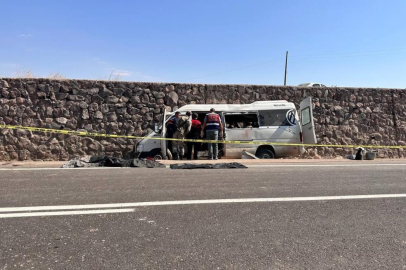 Tarım işçilerini taşıyan minibüs devrildi: 3 ölü, 17 yaralı