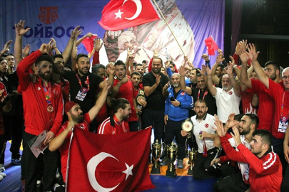 İşitme engelli milli güreşçiler dünya şampiyonu