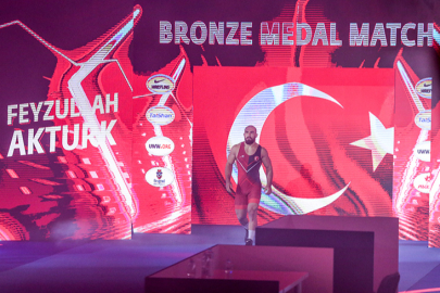 Milli güreşçi Feyzullah Aktürk, dünya üçüncüsü oldu