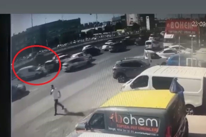 4 aracın karıştığı kaza kamerada