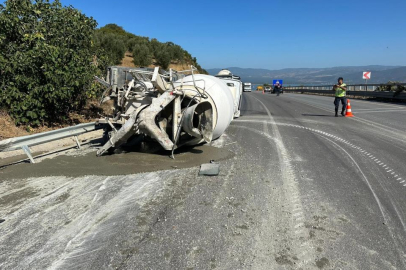 Aynı firmaya ait iki beton mikseri kafa kafaya çarpıştı: 1 ölü, 1 ağır yaralı