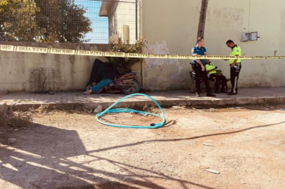 Şantiye duvarına çarpan motosiklet sürücüsü hayatını kaybetti