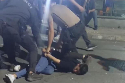 Trafikte tartıştığı kişinin başına duba fırlattı