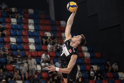 Milli voleybolcu Bedirhan Bülbül, Avrupa'da "Rüya Takım"a seçildi