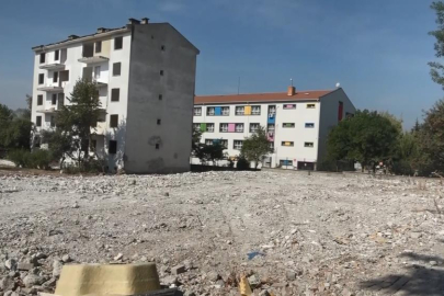 Molozlar ve enkazların yanında eğitim...