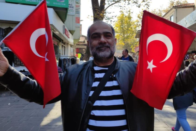 Pakistanlı turistin Türk bayrağı sevgisi