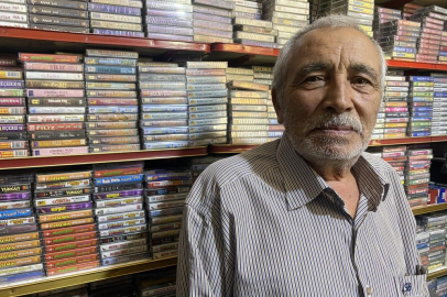 Kaset satarak 45 yılını geçirdi, ölene kadar da satmaya devam etmek istiyor