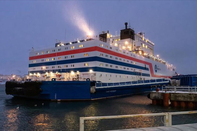 Dünyanın tek yüzer nükleer güç santraline ilk yakıt ikmali başladı