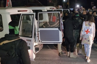 İsrail hapishanelerindeki 30 Filistinli ile Gazze'deki 10 İsrailli esir serbest bırakıldı