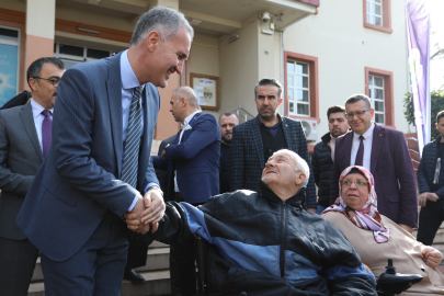 İnegöl Belediyesi engelli vatandaşlara akülü araç desteği sağladı