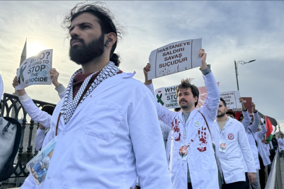 Hekimler Gazze için sessiz yürüyüş düzenledi