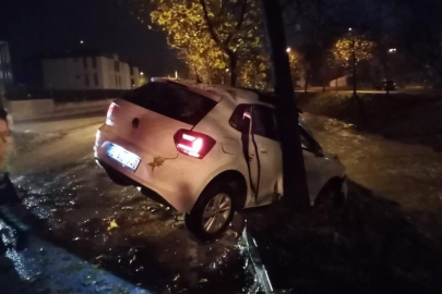 Babasından habersiz otomobili kaçırdı, sonu hastanede bitti