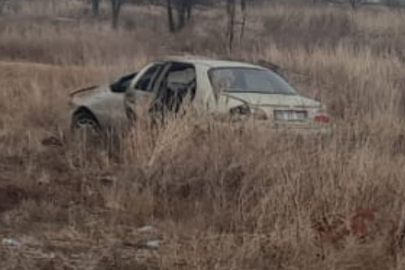 Takla atan otomobilde 2 kişi yaralandı   