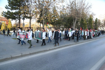 Doktorlar ve sağlık çalışanları İsrail'i protesto etti
