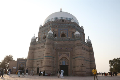 Pakistan'daki Şah Rükn-i Alem Türbesi, asırlara meydana okuyor