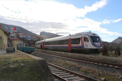 Cumhuriyet'in ilk yıllarından miras Kemah Tren İstasyonu hizmetini sürdürüyor