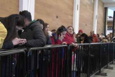 Uludağ'da teleferik ve telesiyej izdihamı, metrelerce kuyruk oluştu