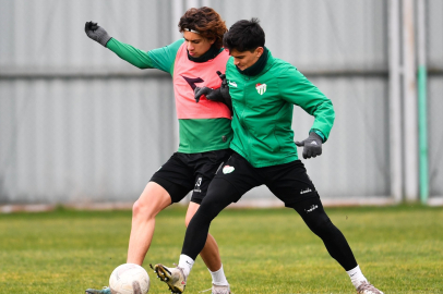 Bursaspor antrenmanda taktik çalıştı   