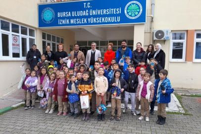 Çocuklar atölyede ustalar okulda