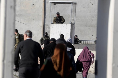 İsrail, ramazan ayının ilk cumasında Filistinlilerin Mescid-i Aksa'ya erişimine kısıtlamalar getirdi