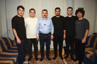 Yıldırım Belediye Başkanı Oktay Yılmaz, sahuru gençlerle yaptı