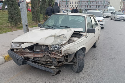İki otomobil çarpıştı: 1 yaralı   