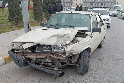 İki otomobil çarpıştı: 1 yaralı
