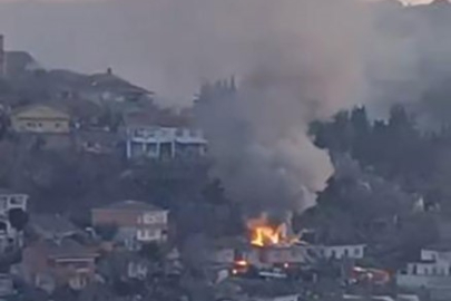 Gecekondunun çatısında yangın