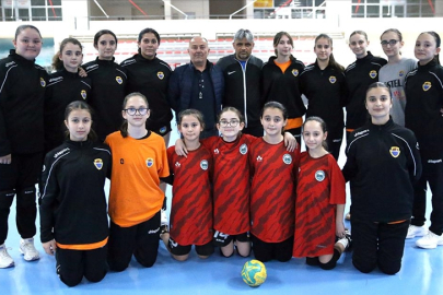 Hentbol antrenörünün aynı okulda çalıştırdığı iki takım da Türkiye finallerine katılacak