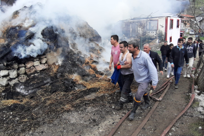 3 ev 1 samanlık küle döndü: 2 yaralı   