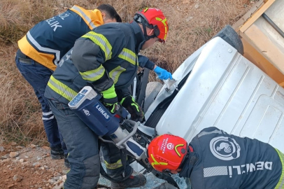 Kontrolden çıkan kamyon şarampole devrildi: 1 ölü, 1 yaralı