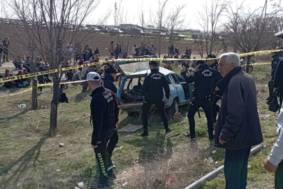 Otobüs durağında bekleyenlere otomobil çarptı: 3 ölü, 6 yaralı