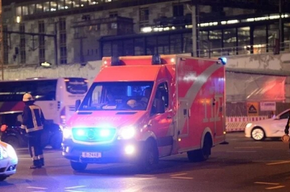 Almanya'da yolcu otobüsünün devrilmesi sonucu 5 kişi öldü