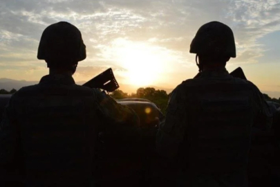 Yasa dışı yollarla sınırı geçmeye çalışan 1'i FETÖ mensubu 2 kişi yakalandı