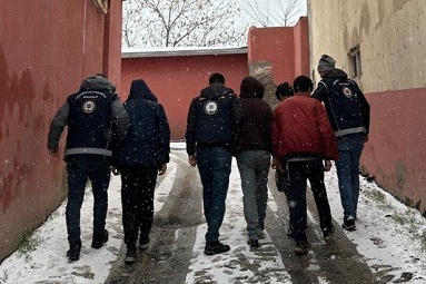 8 düzensiz göçmen yakalandı     