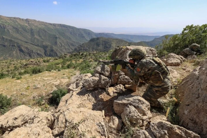 MSB: Irak ve Suriye'nin kuzeyi dahil yürütülen operasyonlarda son bir haftada 38 terörist etkisiz hale getirildi