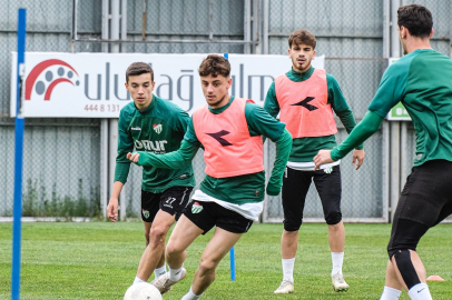 Bursasporlu futbolcular pes etmiyor   