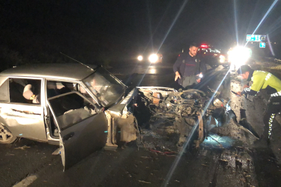 Feci kaza: Hurdaya dönen otomobilin motoru çıktı   