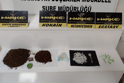 Durdurulan araç uyuşturucu deposu çıktı   