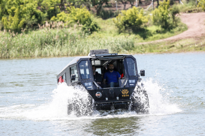 Bataklık ve su yüzeyinde de gidebilen arazi aracı Bursa’da üretiliyor;  12 ülkeye ihraç ediliyor