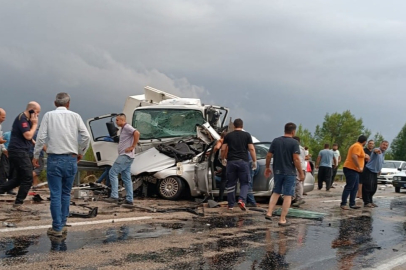 Baba ile 6 yaşındaki kızının öldüğü kazanın feci görüntüleri ortaya çıktı